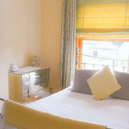 Private In Home-stay Leeds M1 M62 Δωμάτια σε οικογενειακή κατοικία