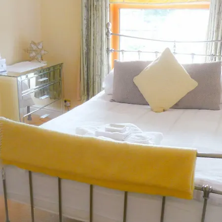 Private In Home-stay Leeds M1 M62